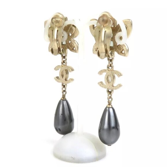 Auth CHANEL CC Logo Clip on Earrings Gold/Dark Gray Metal/Faux Pearl - Picture 4 of 15